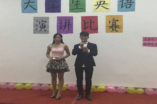 大学生英语演讲比赛2.jpg