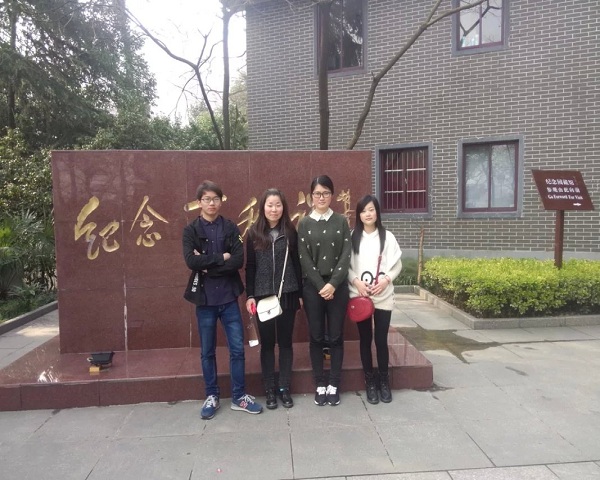团委办公室部分成员于王稼祥纪念馆合影.jpg