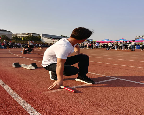 6.运动会接力比赛.jpg