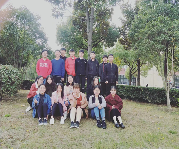 3.排球比赛.png 3.排球比赛.png