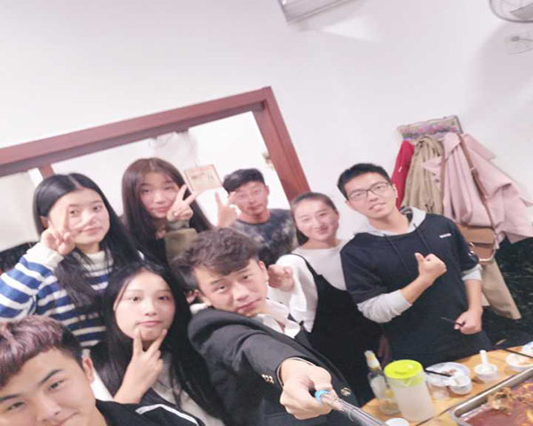 9.班级聚餐.jpg 9.班级聚餐.jpg