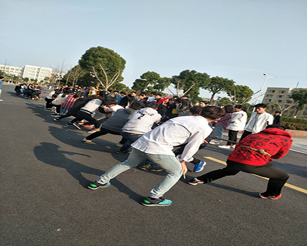 14.拔河比赛.jpg 14.拔河比赛.jpg