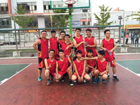 篮球赛球员合影.png